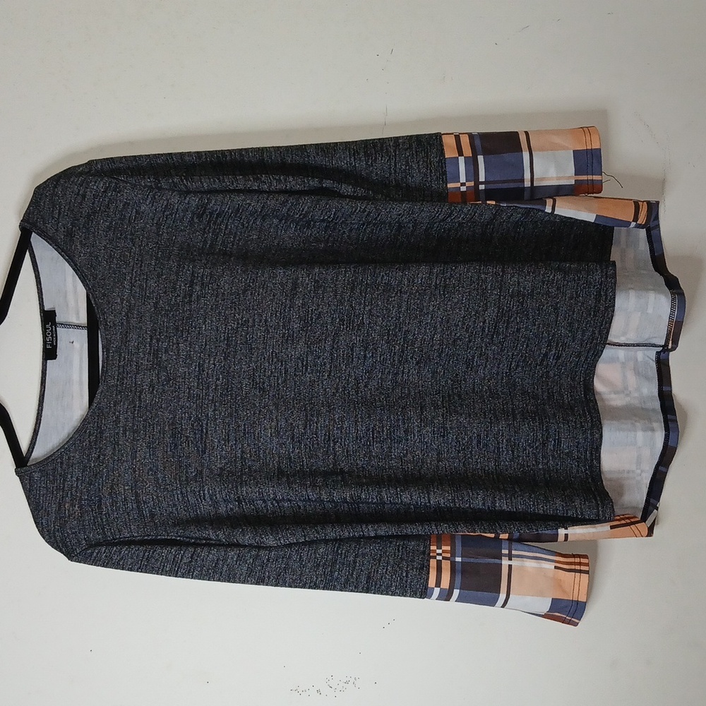 Fisoul Long Sleeve lightweight High Low sweater buttons at‎ back Size: Large
